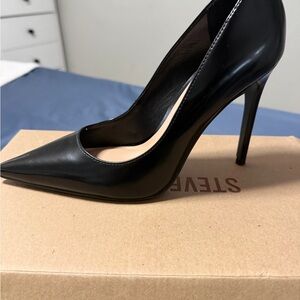 Steve Madden Glossy Black Pointed Heels